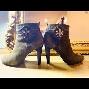 Tori Burch Olive Green Suede Booties size 9